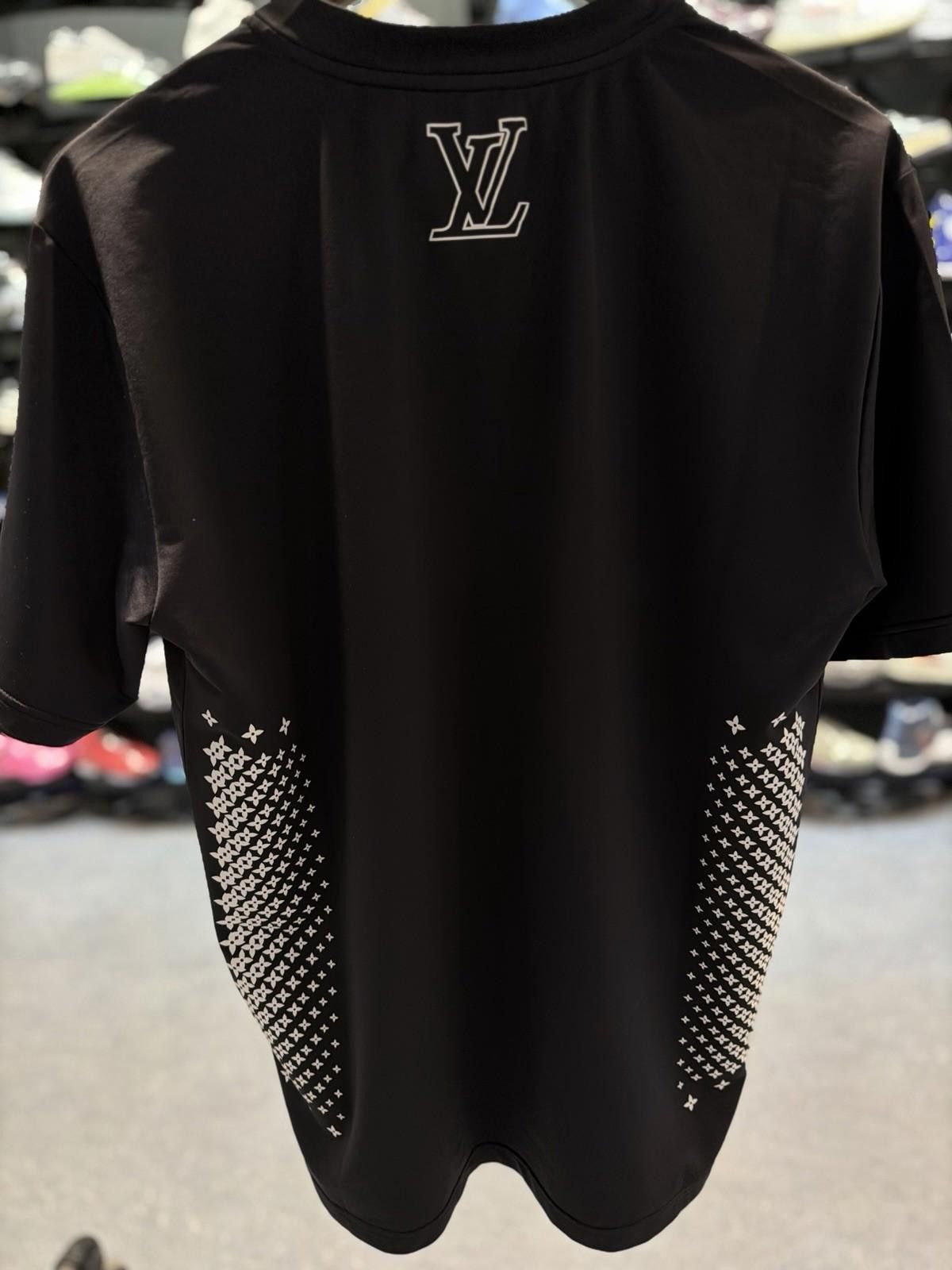 Louis Vuitton LOUIS VUITTON T-Shirt LV Tee Silk Black Size (L) Authentic Size US L / EU 52-54 / 3 - 10 Thumbnail