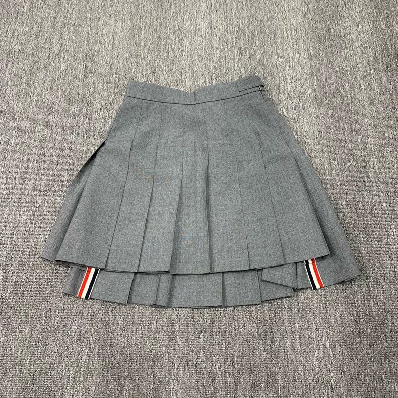 Thom Browne Thom Browne Pleated skirt 2506-Nextarrow Size 26" / US 2 / IT 38 - 1 Thumbnail