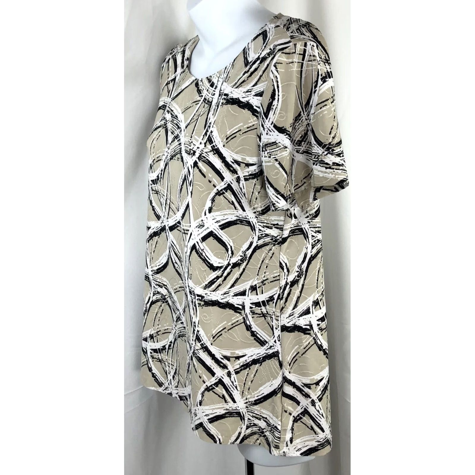 JM Collection Jm collection silky top Tee S Tan Blk Geo ShortSleeve Boho Hippie Festival Size S / US 4 / IT 40 - 2 Thumbnail