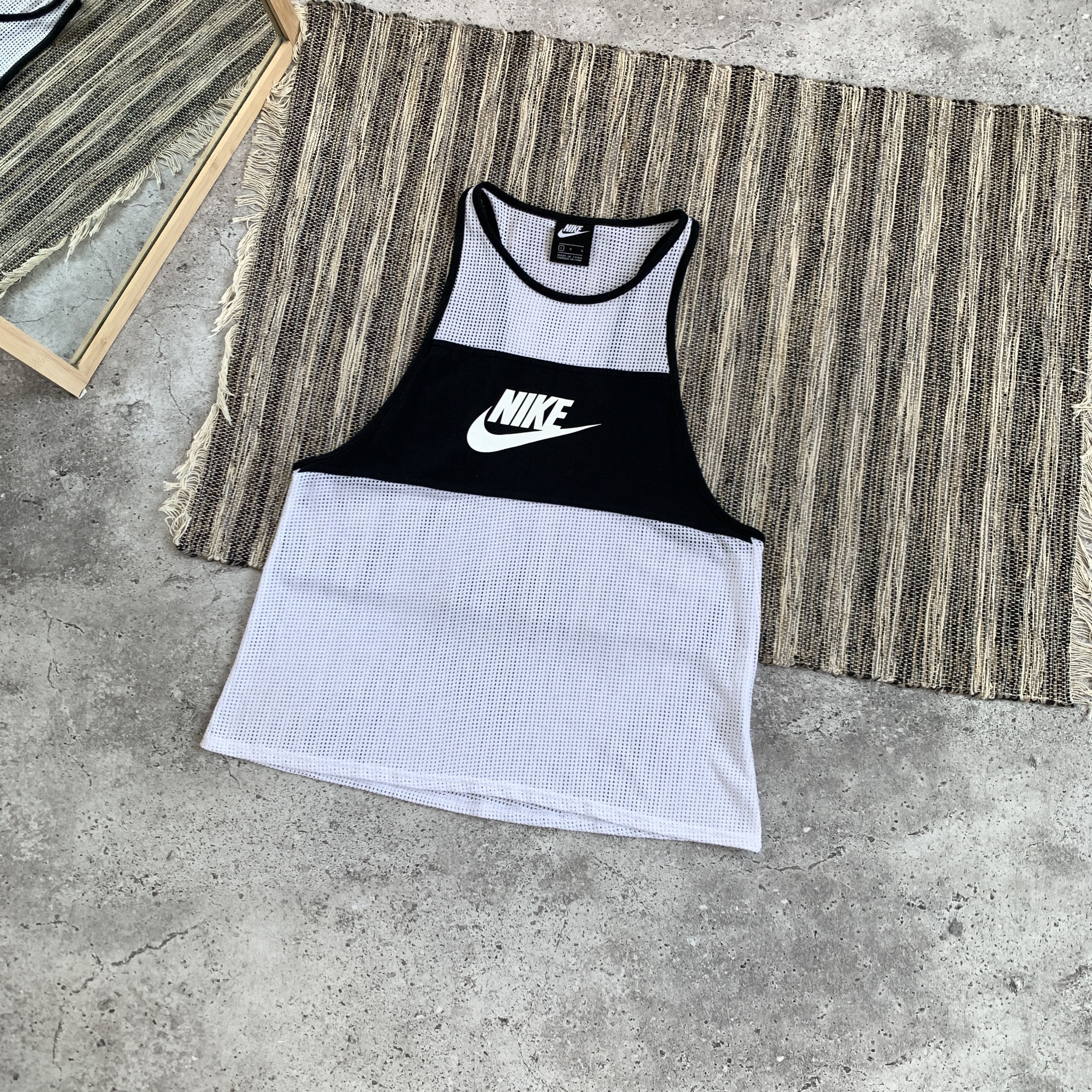 Nike Nike Swoosh Icon Graphic Mesh Tank Top Sleeveless Tee Shirt Size US L / EU 52-54 / 3 - 3 Thumbnail