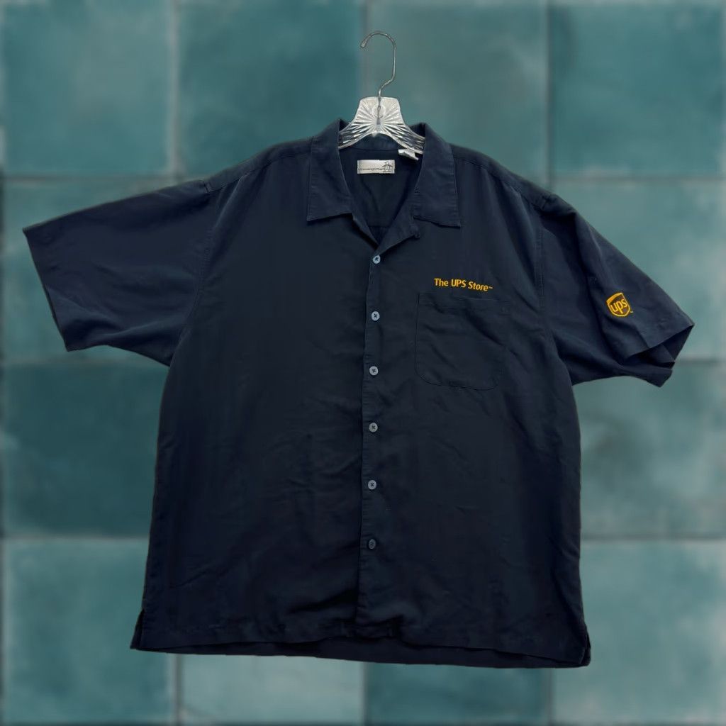 Vintage VINTAGE MunsingWear UPS Button Shirt XL Mens Black Employee Work Uniform Button-Up Short Sleeve Collared Logo Size US XL / EU 56 / 4 - 1 Thumbnail