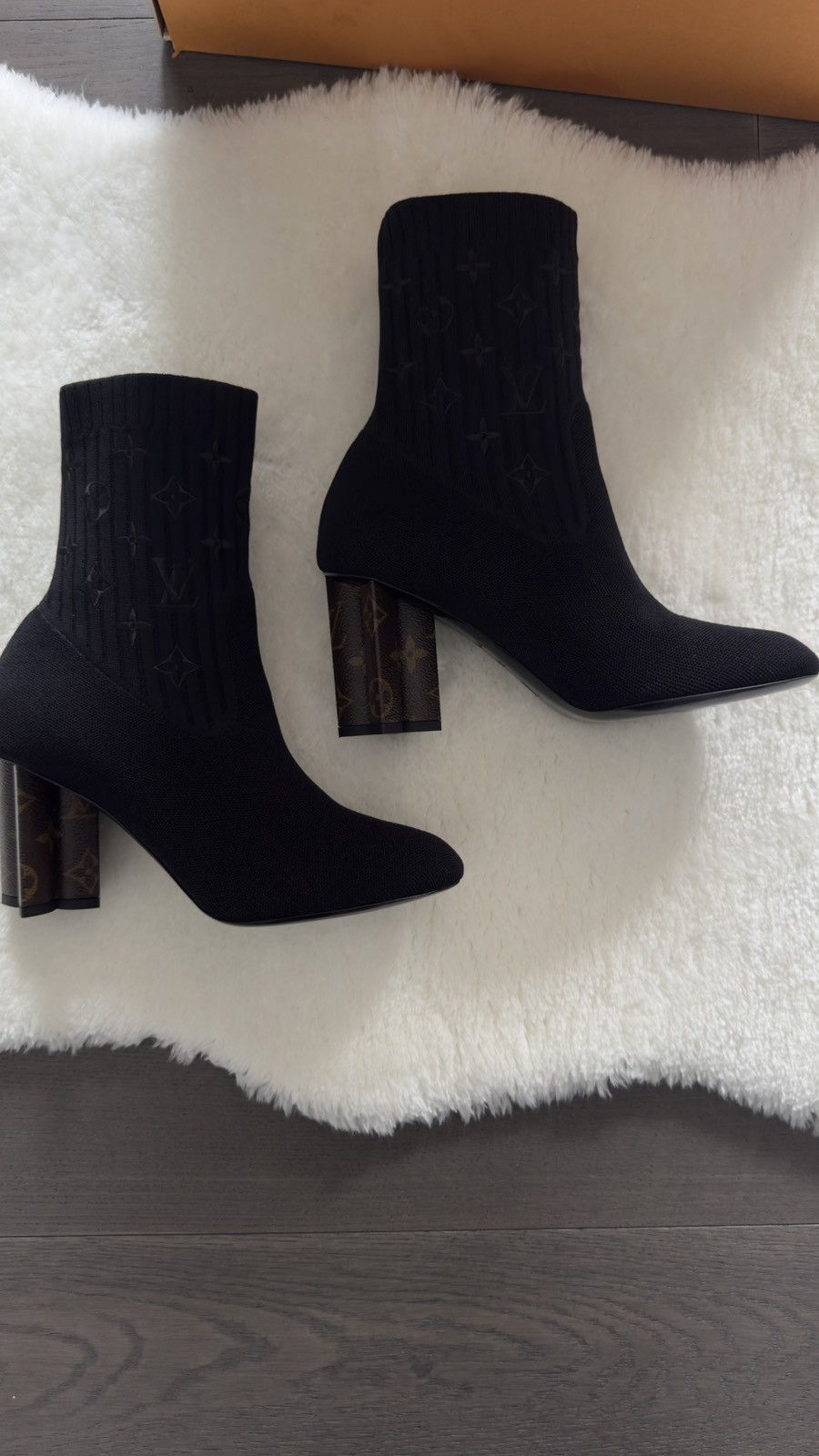 Louis Vuitton Louis Vuitton Silhouette Ankle Boot - Authentic Size US 8.5 / IT 38.5 - 2 Thumbnail