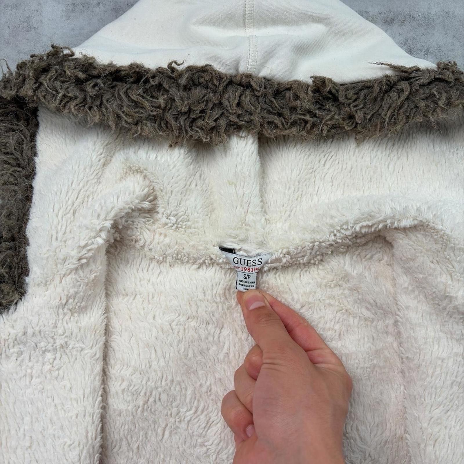 Guess Y2K White Guess Grunge Sherpa Lined Faux Fur Zip Up Hoodie Size S / US 4 / IT 40 - 6 Thumbnail
