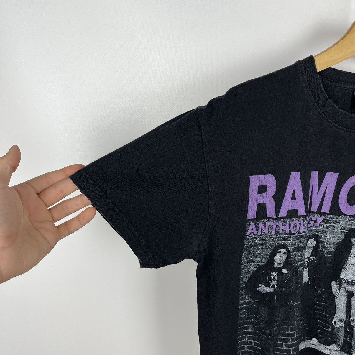 Band Tees Vintage Ramones Anthology rock band tee 90’s Size US L / EU 52-54 / 3 - 6 Thumbnail