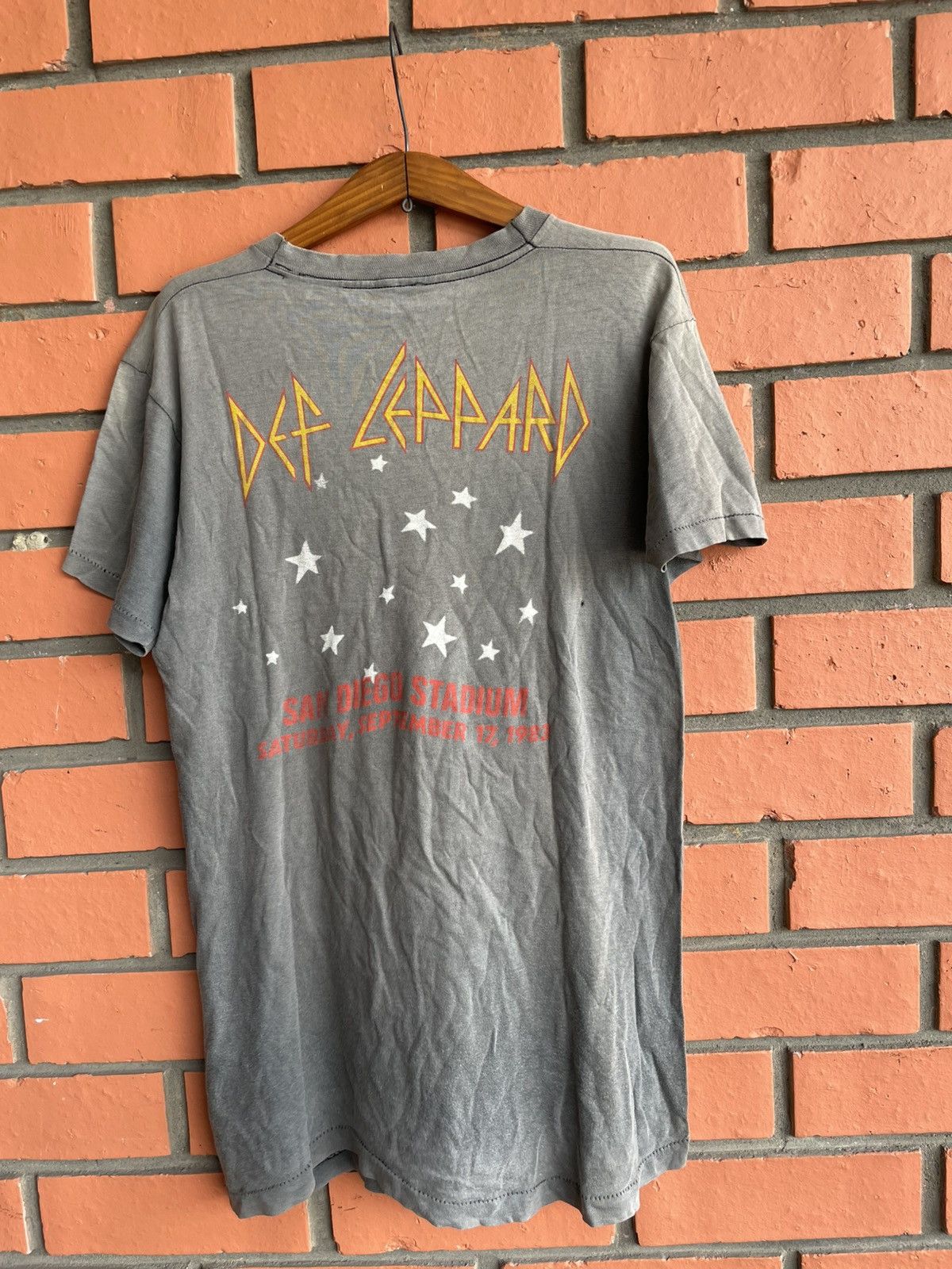 Band Tees Vintage Def Leppard KGB Sky Show VIII 1983 faded Distressed Size US L / EU 52-54 / 3 - 8 Thumbnail