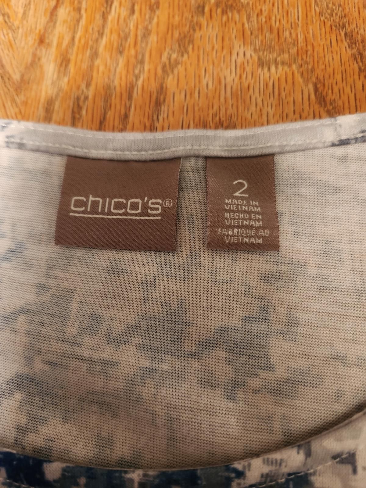 Chicos Chicos knit top w sequins hankerchief like hem Size XS / US 0-2 / IT 36-38 - 2 Thumbnail