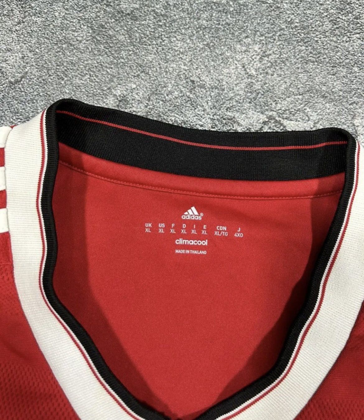 Vintage Manchester United 2015/16 Home Jersey by adidas Size US L / EU 52-54 / 3 - 6 Thumbnail