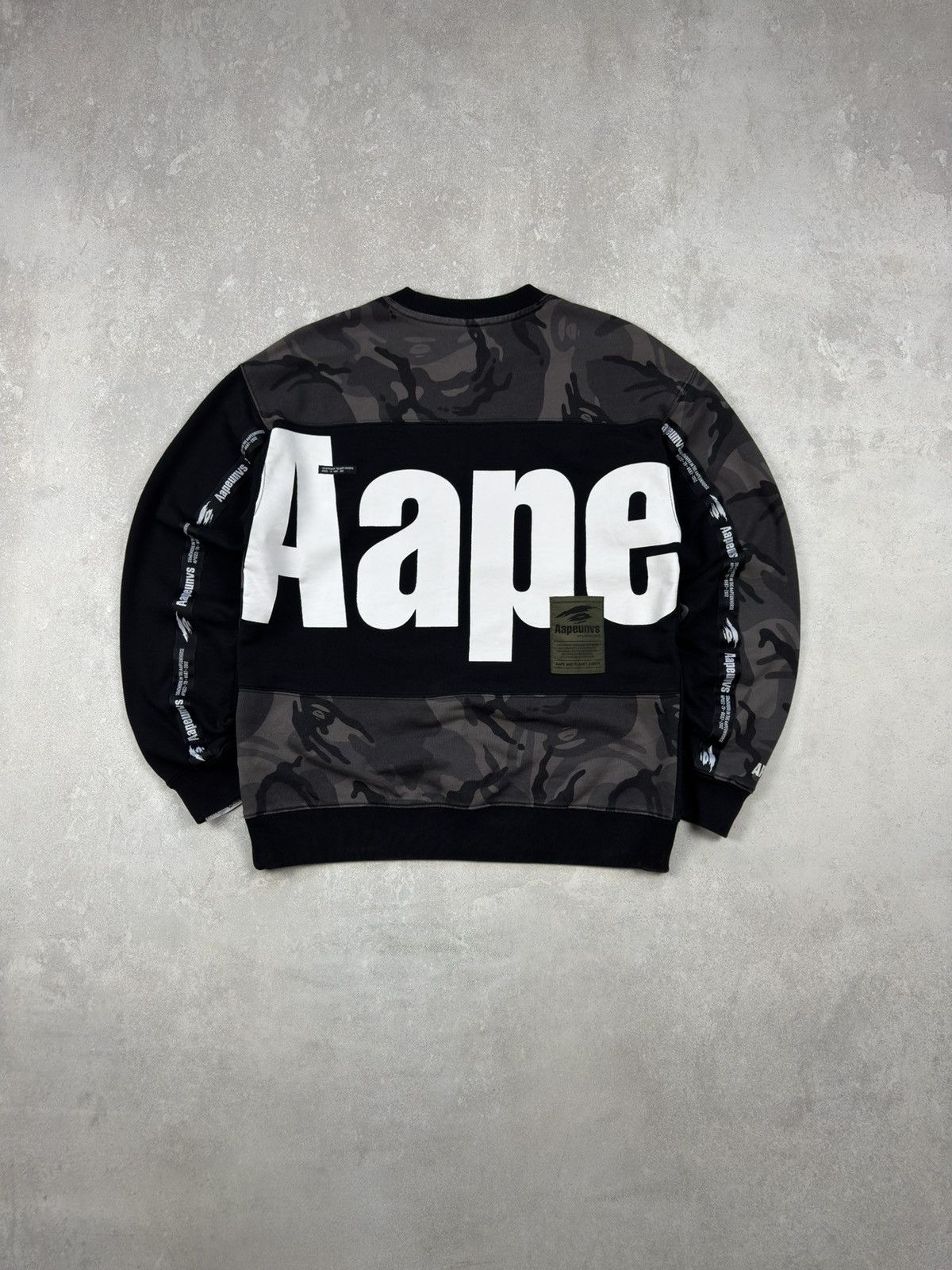 Aape AAPE BY A BATHING APE Apunvs Bape Camo Big Logo Sweatshirt Size US M / EU 48-50 / 2 - 2 Thumbnail