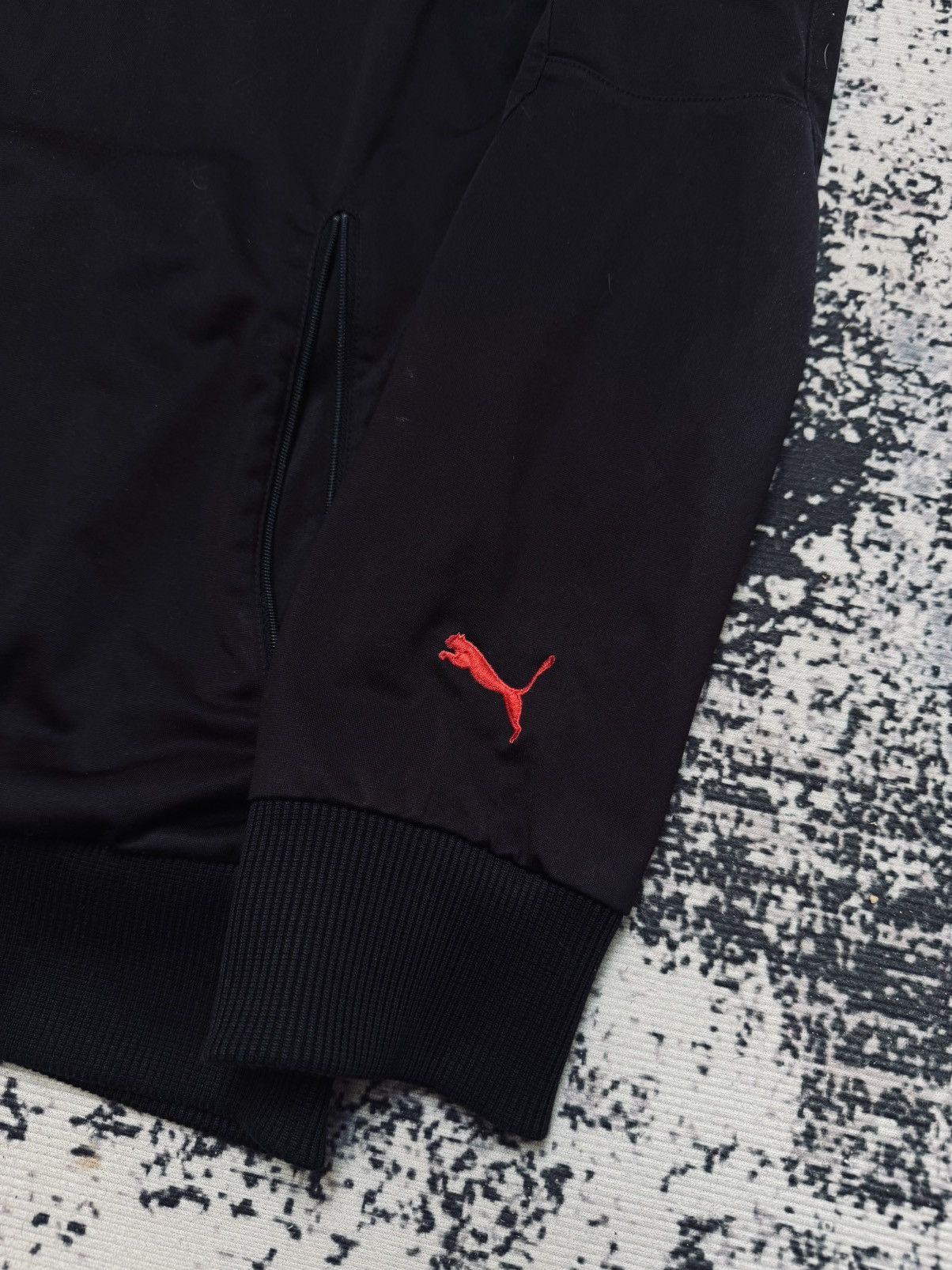 Ferrari × Puma Rare Distressed Puma X Ferarri Sweater zip Black Size US L / EU 52-54 / 3 - 3 Thumbnail