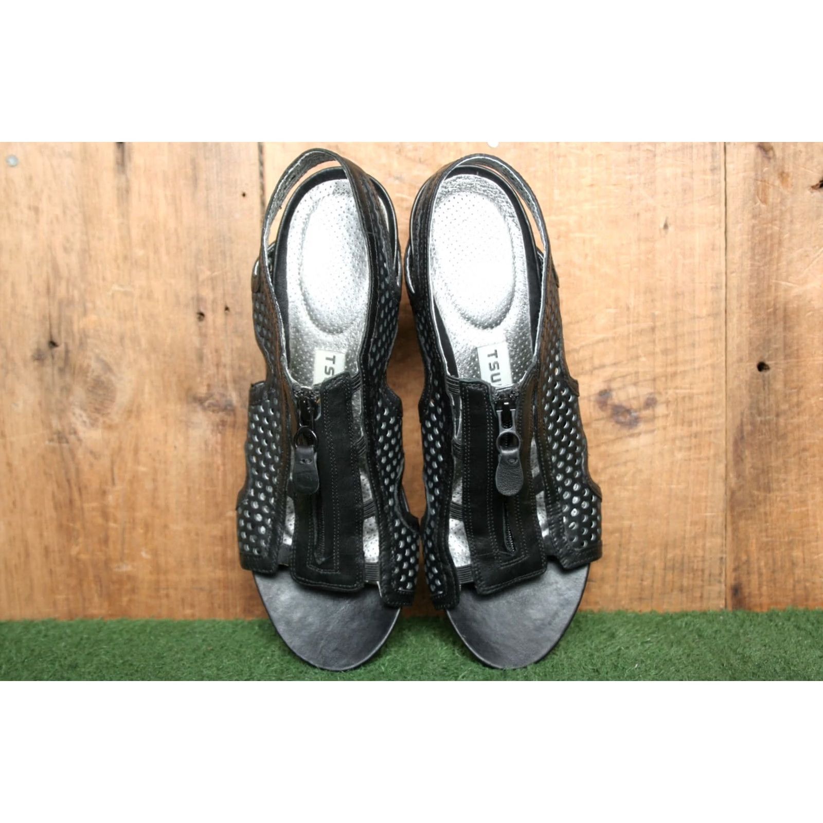 Vintage Tsubo Lagella Perforated Black Leather Sandals Gladiator Heel 3.75" Sz 7 Womens Shoes Open Toe Zip Front Size US 7 / IT 37 - 4 Thumbnail