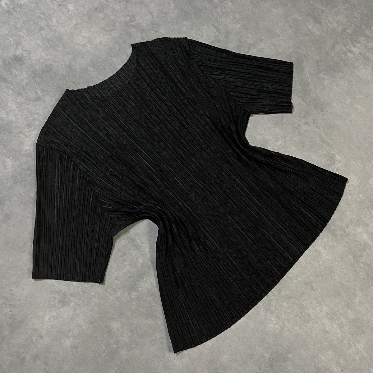 Japanese Brand 2000s Pleats Please by Issey Miyake Vibe T-Shirt Size M / US 6-8 / IT 42-44 - 1 Thumbnail