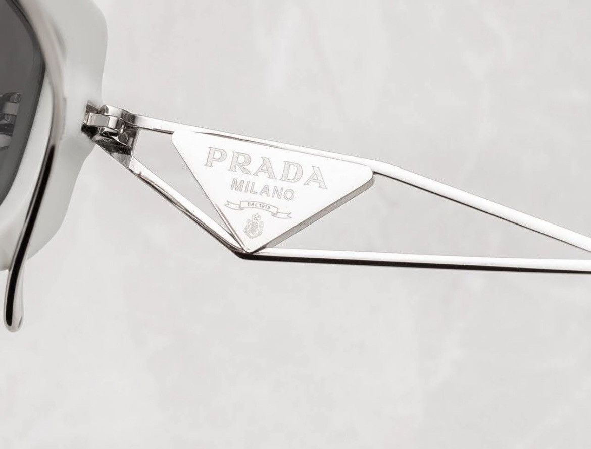 PRADA ハタフライフレムサンクラス PRA14S 1425S0 Prada × Streetwear × Vintage Designer Sunglasses. Prada PR