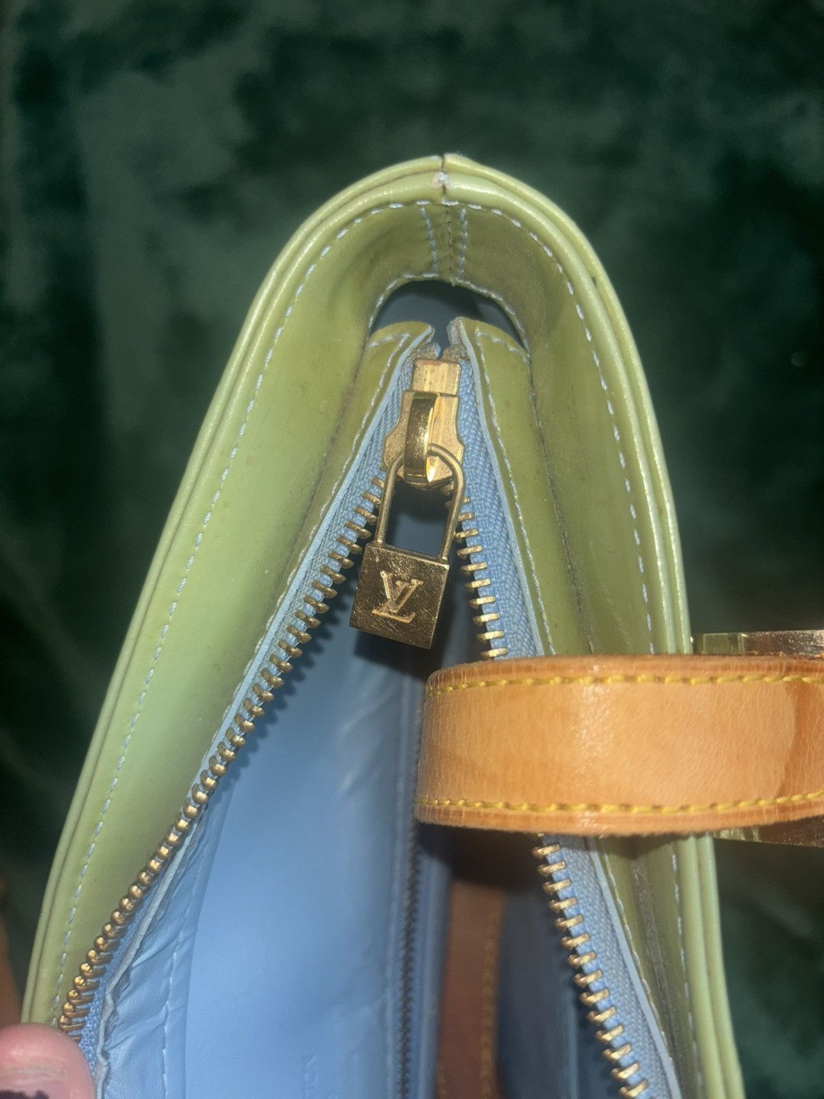 Louis Vuitton Louis Vuitton Green Monogram Vernis Houston Hand Bag Size ONE SIZE - 13 Thumbnail