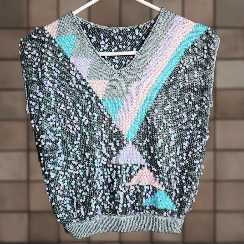 Vintage VINTAGE Handmade Womens Gray Geometric Bobble-Knit Pullover Vest S Pullover Geometric Vest Womens Gray 80s Retro City Casual Mens Womens Boys Girls? Size S / US 4 / IT 40 - 1 Thumbnail