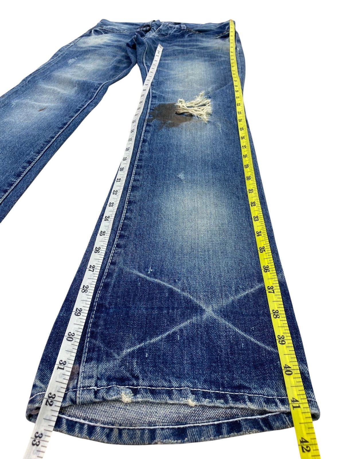 Japanese Brand Japanese Brand Faded Blue Wash Distress Flare Style Size US 30 / EU 46 - 12 Thumbnail