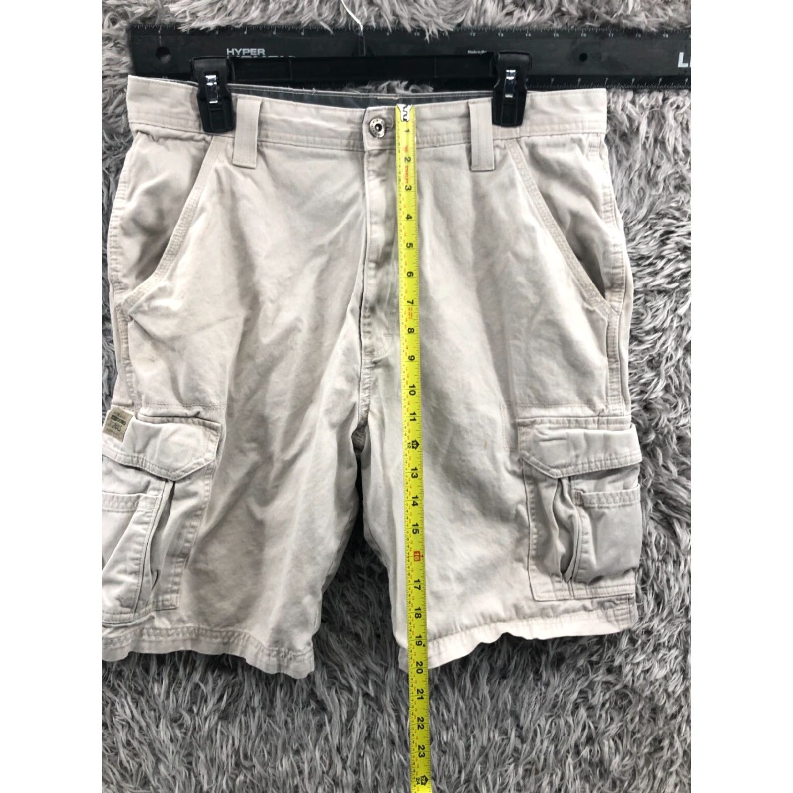 Wrangler Wrangler Cargo Shorts Mens Size 32 Mid Rise Beige Medium Wash 5-Pocket Logo Canvas Casual Denim? Size US 32 / EU 48 - 3 Thumbnail
