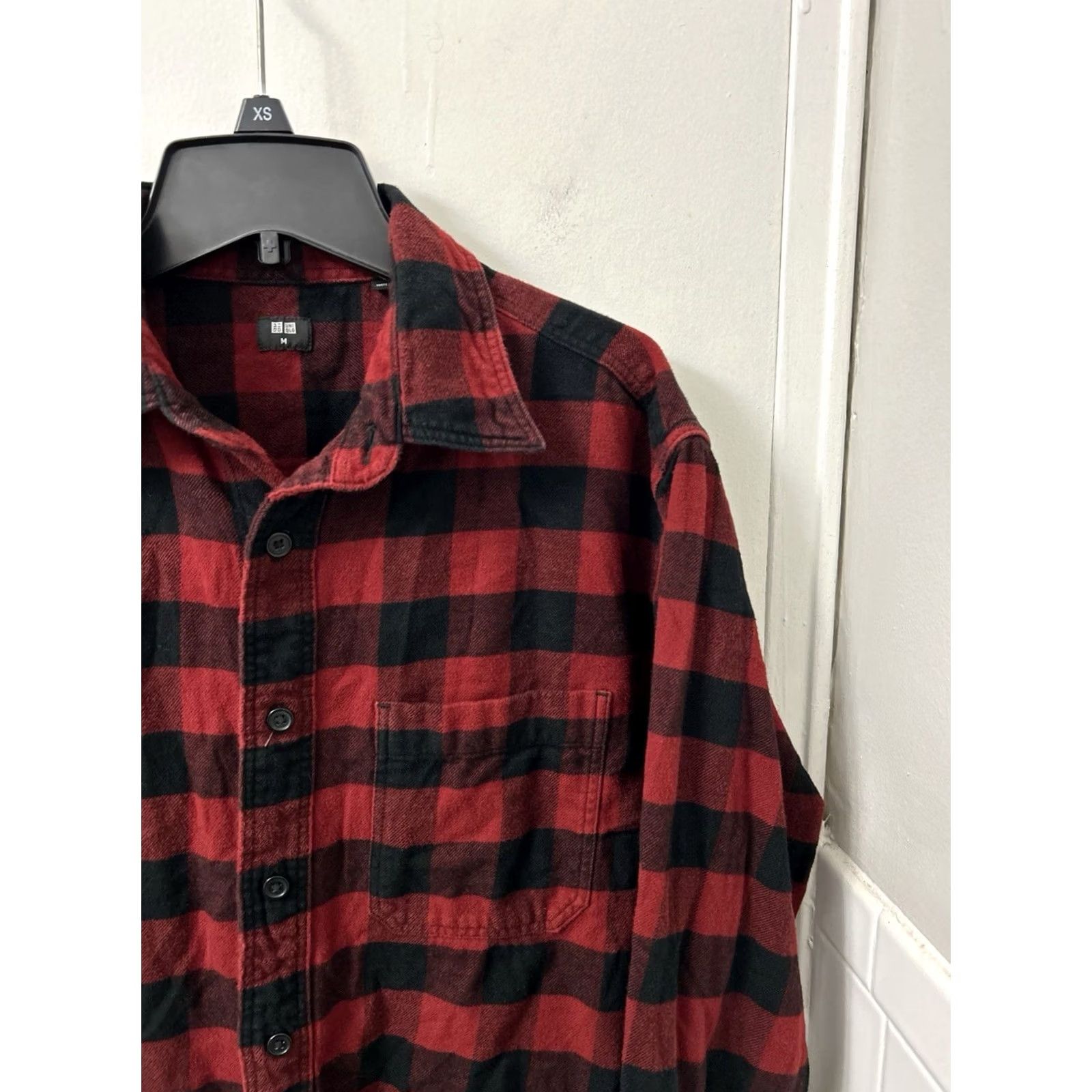 Uniqlo Uniqlo Button-Up Shirt Mens M Red Black Plaid Pocket L/S Casual Vintage No Size US M / EU 48-50 / 2 - 4 Thumbnail