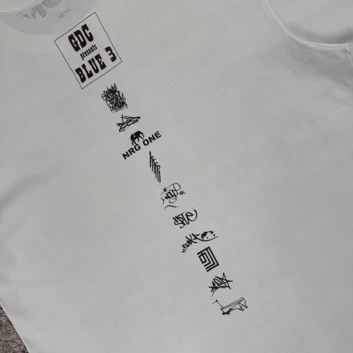 Japanese Brand Vintage Japan GDC Tokyo Handprint T-shirt Size US L / EU 52-54 / 3 - 7 Thumbnail