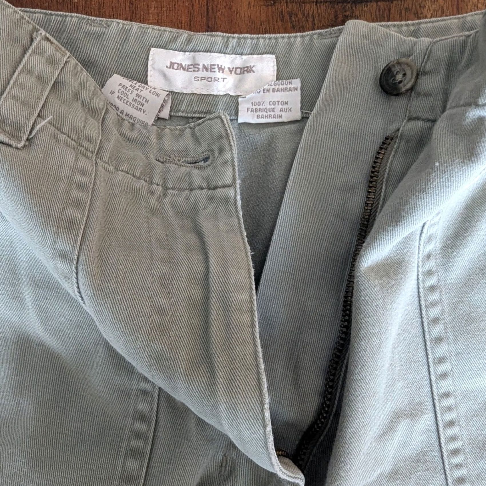 Jones New York VINTAGE Sage Green Utility Shorts Cotton Twill Womens Sz 8 High Rise 5-Pocket Button Zip Casual Workwear Cargo Summer 100% Cotton Jersey? Size 26" / US 2 / IT 38 - 7 Thumbnail