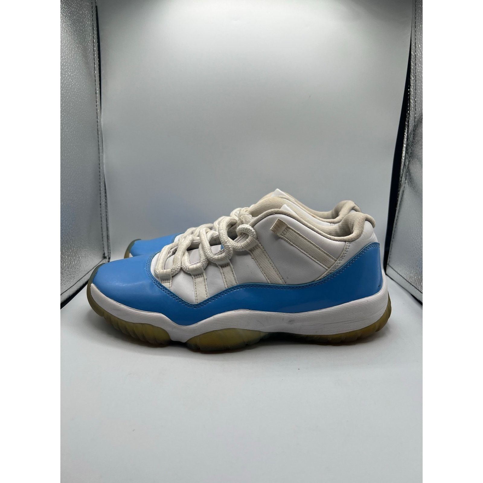Nike Air Jordan 11 Low “UNC” 2017 used Size US 8.5 / EU 41-42 - 1 Thumbnail
