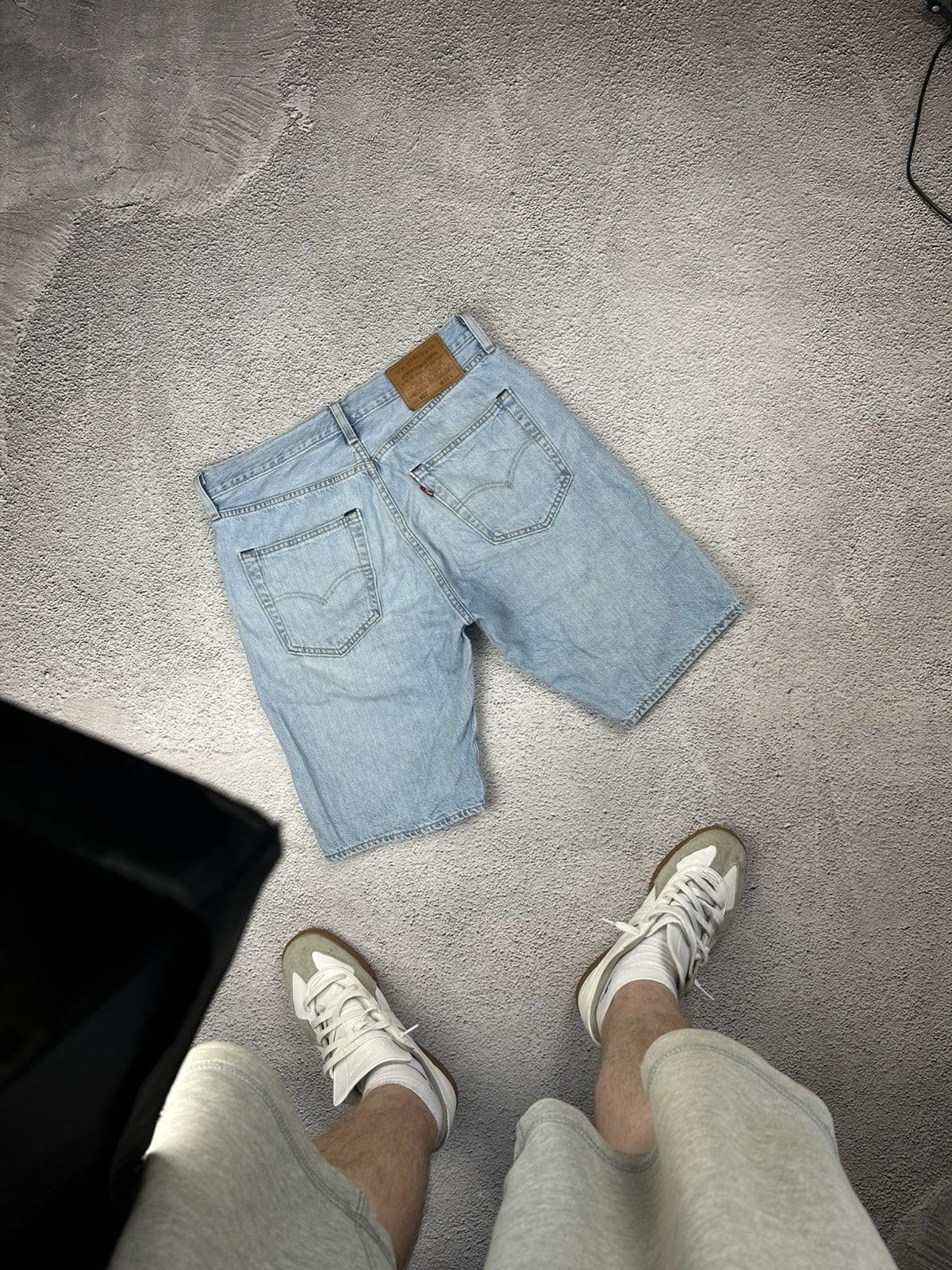 Levi's Vintage Clothing Vintage Levi’s 501 Washed Denim Blue Short Y2K Baggy Style Size US 31 - 1 Thumbnail