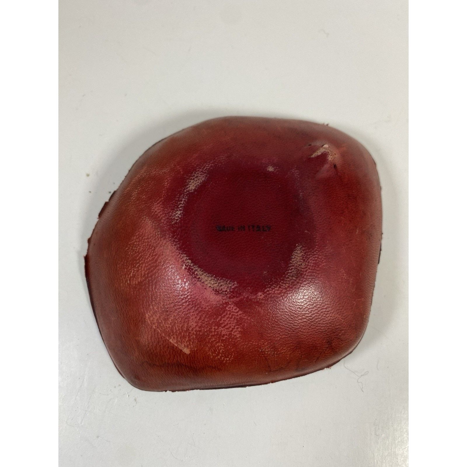 Handmade Italian art pottery sgraffito San Marino dish Leather bottom Size ONE SIZE - 3 Thumbnail