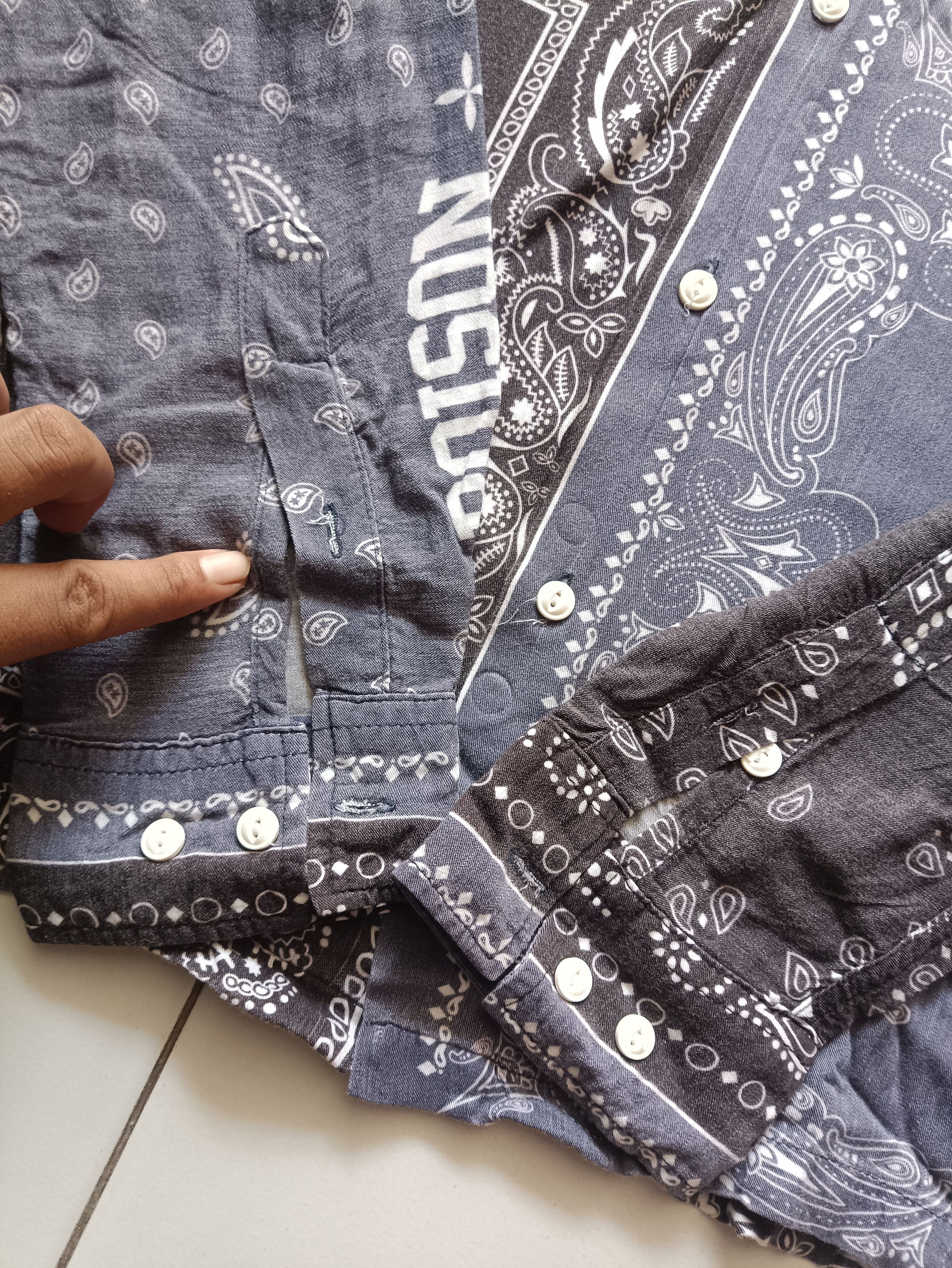 Other Bandana Paisley V shirt by Poison Size US L / EU 52-54 / 3 - 5 Thumbnail