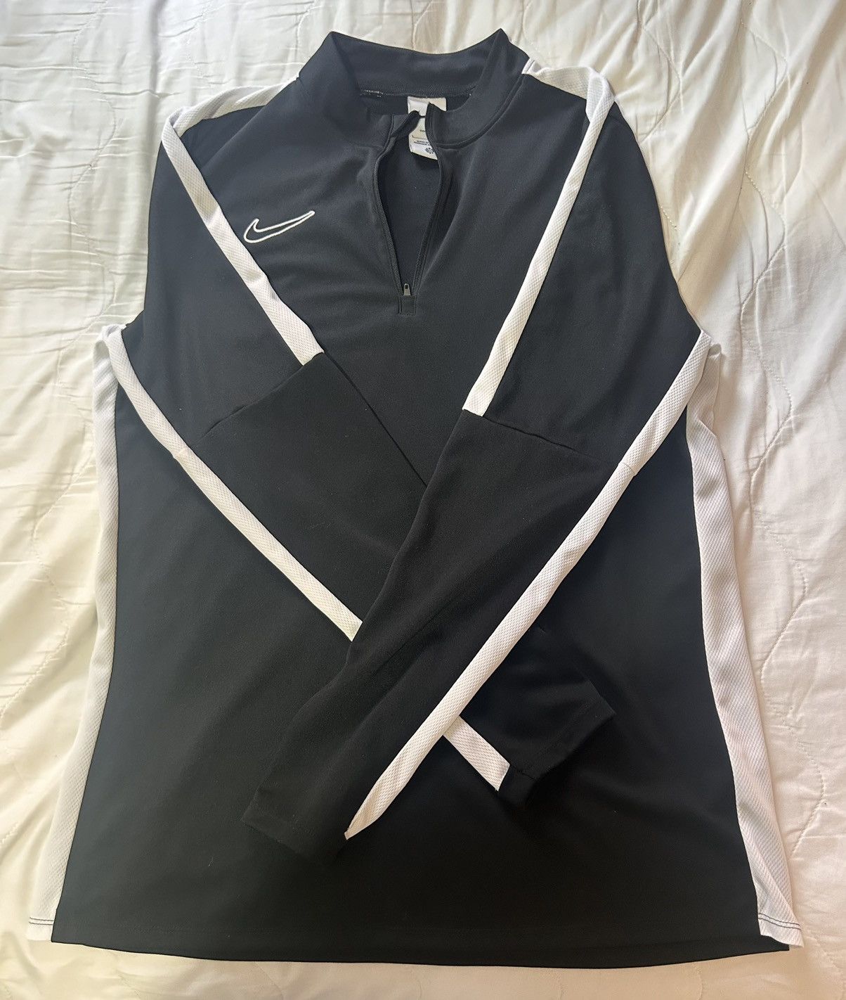 Nike Dri fit black and white top Size US L / EU 52-54 / 3 - 1 Thumbnail