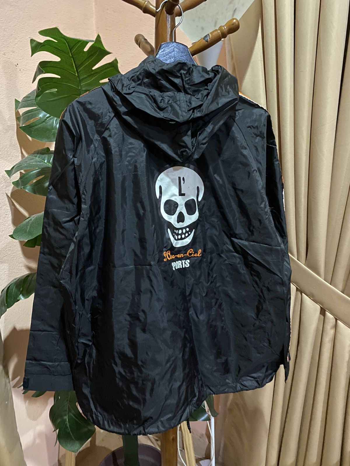 Japanese Brand VINTAGE L’ARC-EN-CIEL SKULL SIDE TAPE WINDBREAKER Size US M / EU 48-50 / 2 - 3 Thumbnail