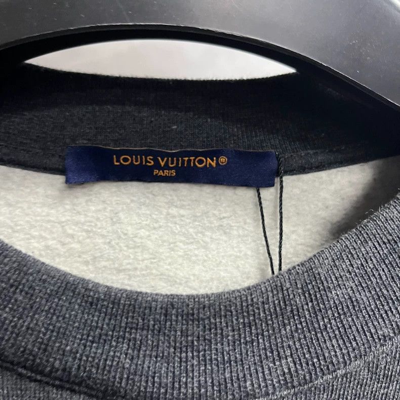 Louis Vuitton Louis Vuitton Dark grey ski collection monogrammed logo pr Size US M / EU 48-50 / 2 - 2 Thumbnail