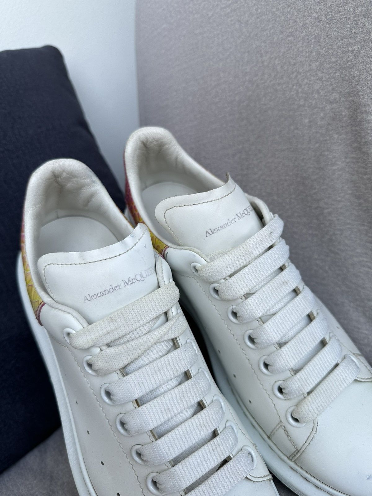 Alexander McQueen Alexander Mcqueen White Oversize Sneakers RRP - 750$ Size US 7 / EU 40 - 9 Thumbnail