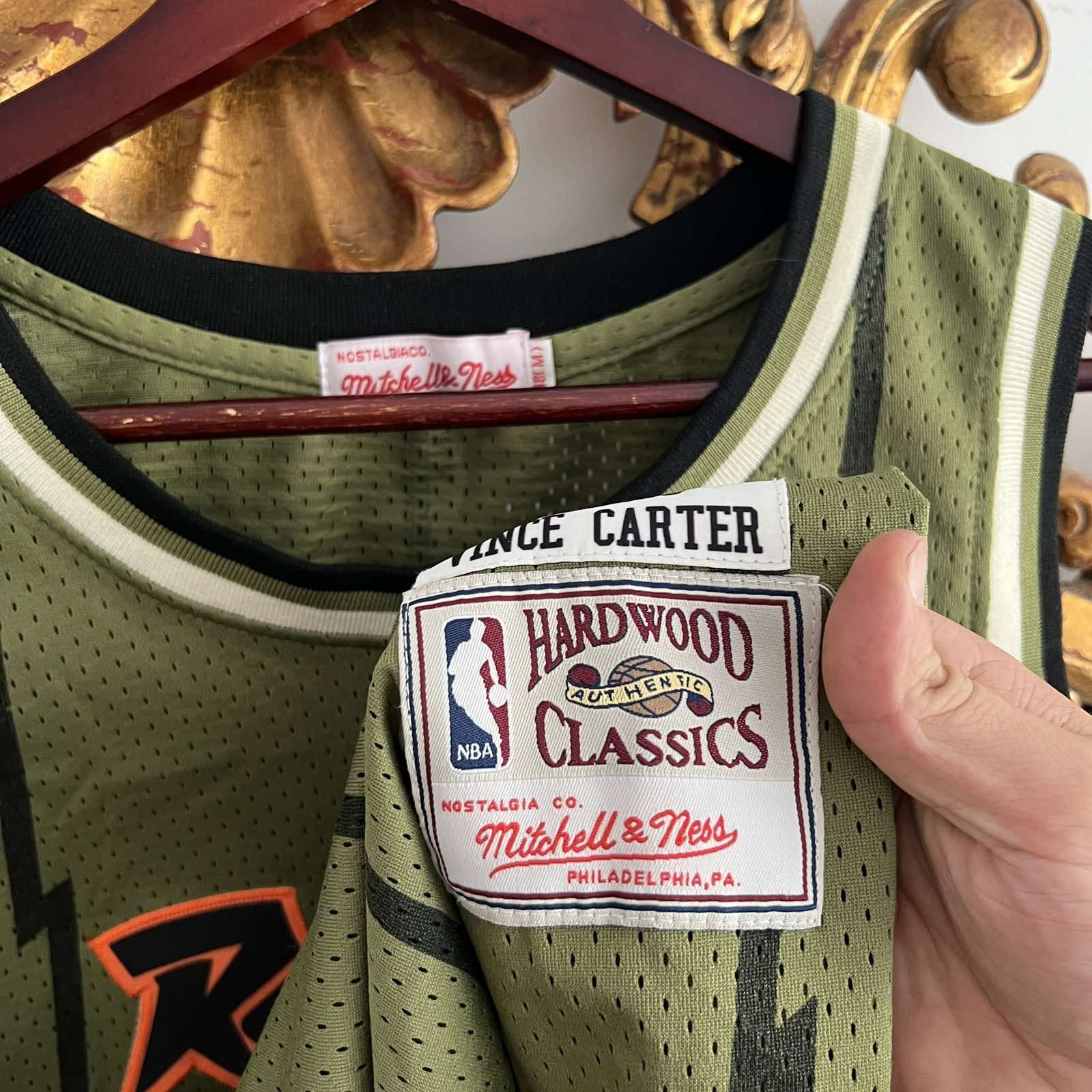Mitchell & Ness Mitchell & Ness NBA Toronto Raptors Flight Swingman Sz M 90s Size US M / EU 48-50 / 2 - 4 Thumbnail