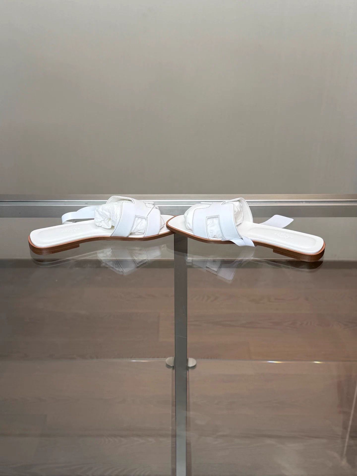 Hermes Hermes Oran White H Mule, 37.5, Unworn, Original Box Size US 7 / IT 37 - 6 Thumbnail