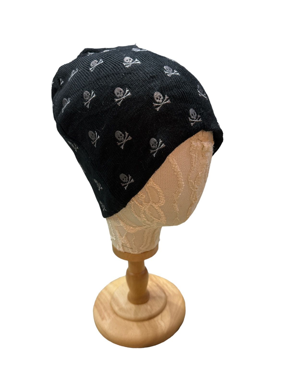 Vintage FULL SKULLS EMBROIDERED BEANIE HAT Size ONE SIZE - 1 Thumbnail