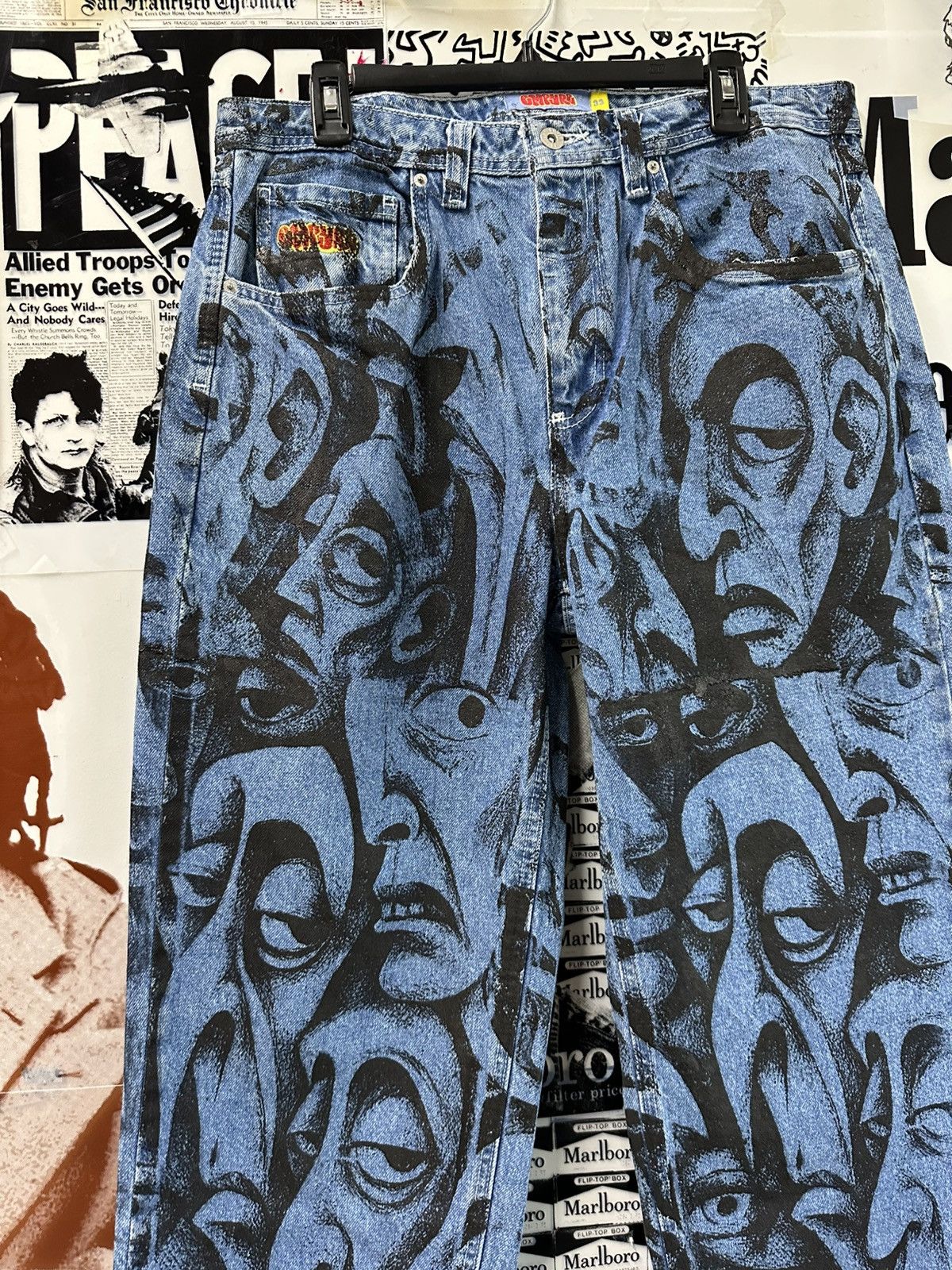 Empyre All Over Print Abstract Faces On Emypre Denim Size US 33 - 2 Thumbnail