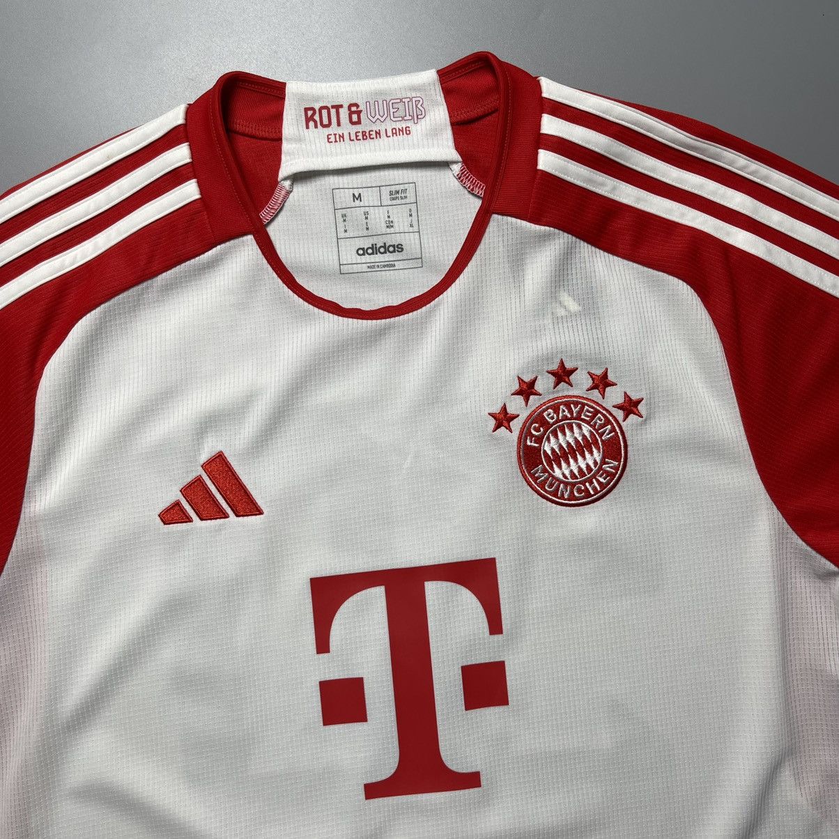 Vintage NWT BAYERN ADIDAS 2023/2024 FOOTBALL HOME JERSEY Size US M / EU 48-50 / 2 - 3 Thumbnail