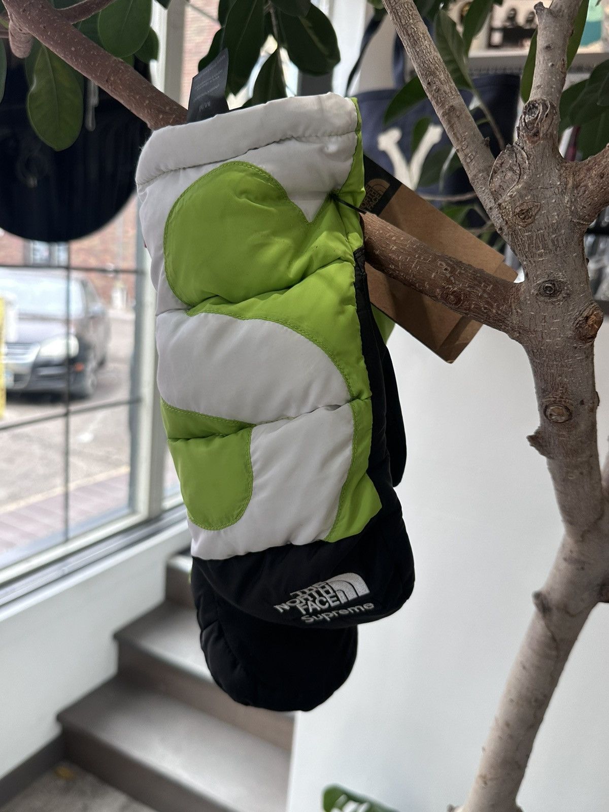 Supreme The North Face S Logo Nuptse Mitts Lime 