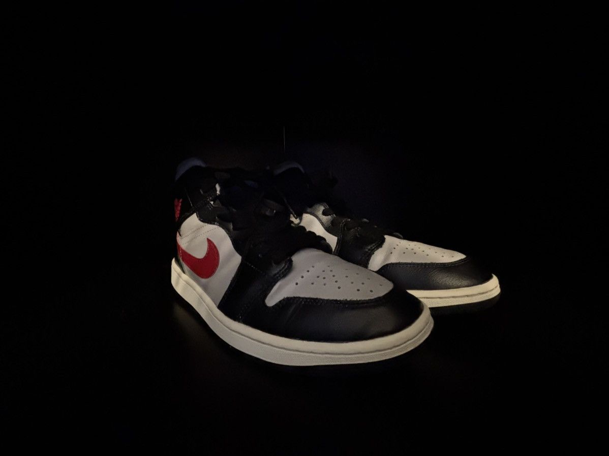 Nike Air Jordan 1 Women’s Size US 10.5 / IT 40.5 - 4 Thumbnail