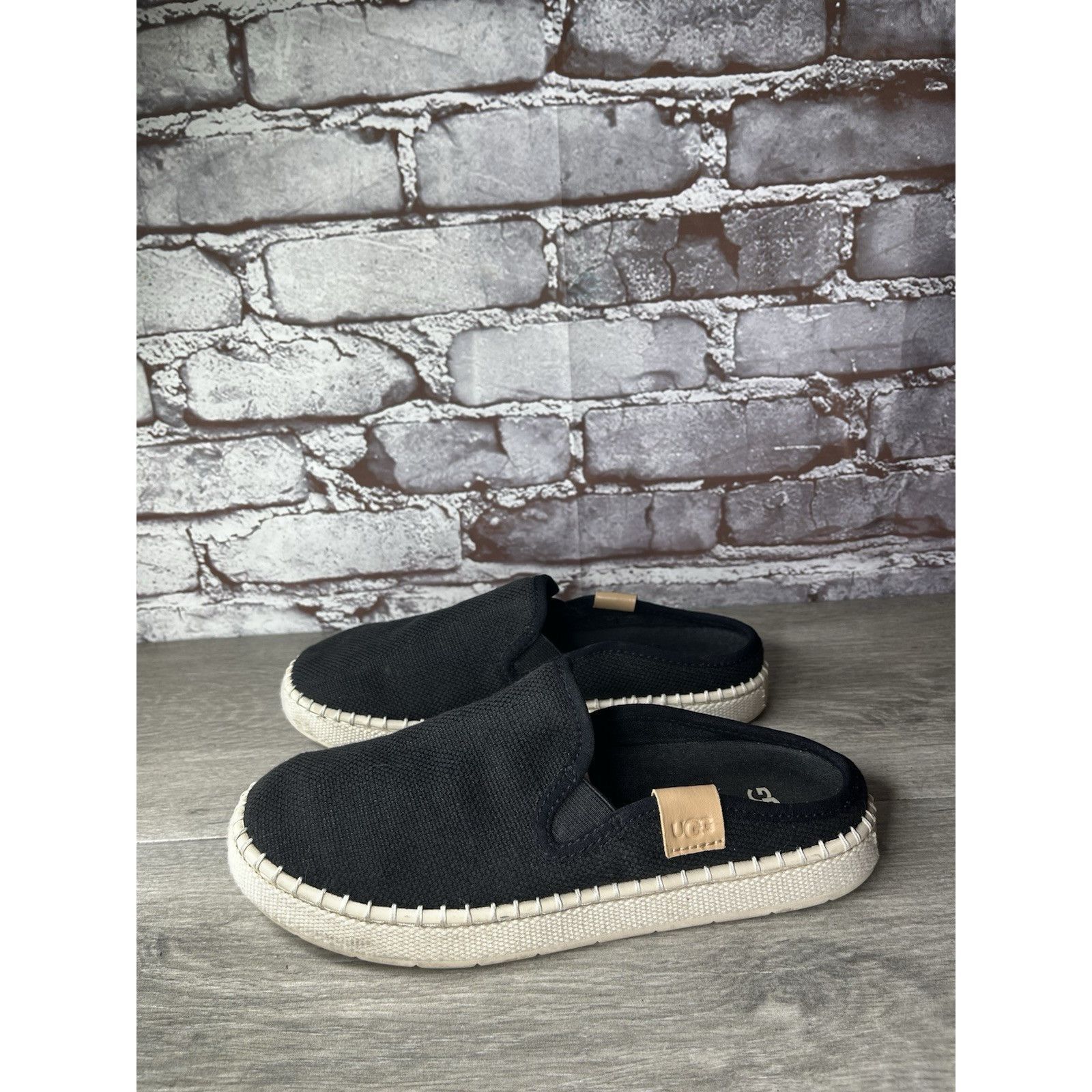 Ugg Ugg Black Delu Sneakers Canvas Slip On Mules Shoes Women’s S Size US 6 / IT 36 - 18 Thumbnail