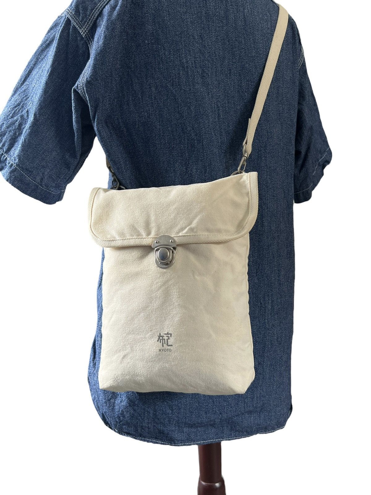 Handmade × Ichizawa Shinzaburo Hanpu × Japanese Brand Ichizawa Shinzaburo Hanpu 🇯🇵 Canvas Sling Bag Size ONE SIZE - 3 Thumbnail