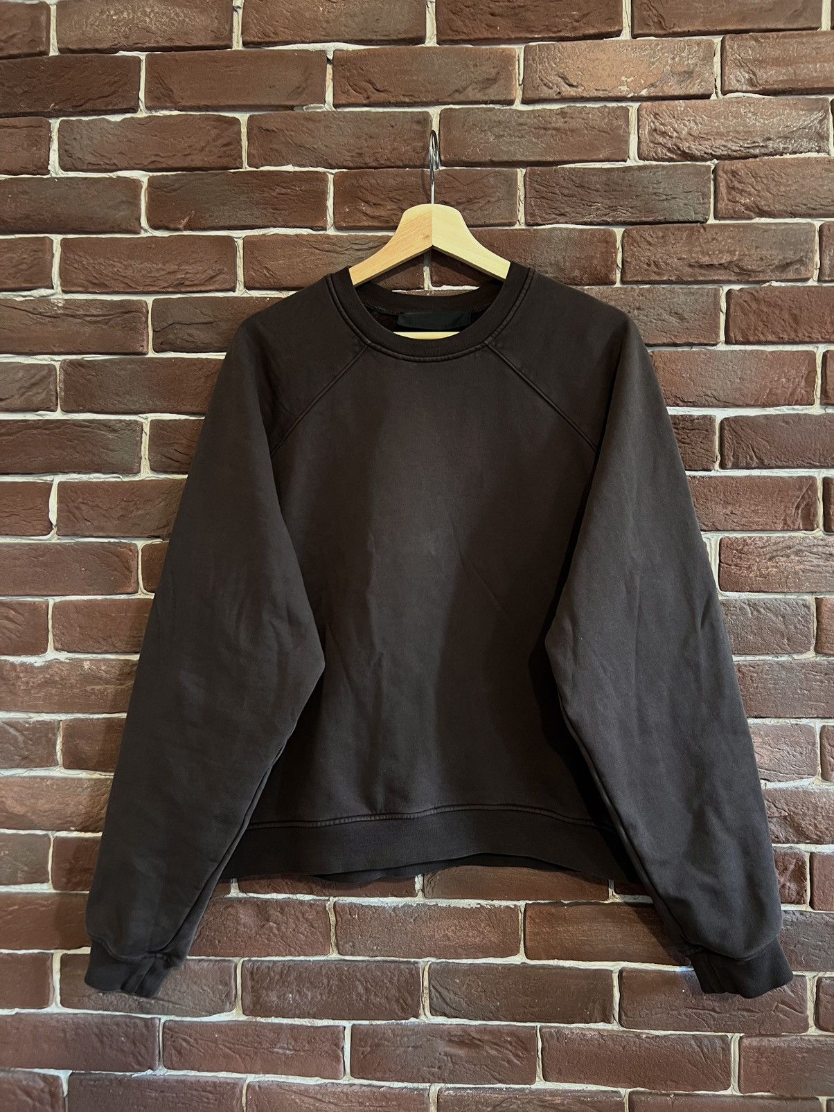 Haider Ackermann Haider Ackermann Embroided Logo Cropped Boxy Crewneck L Brow Size US L / EU 52-54 / 3 - 2 Thumbnail