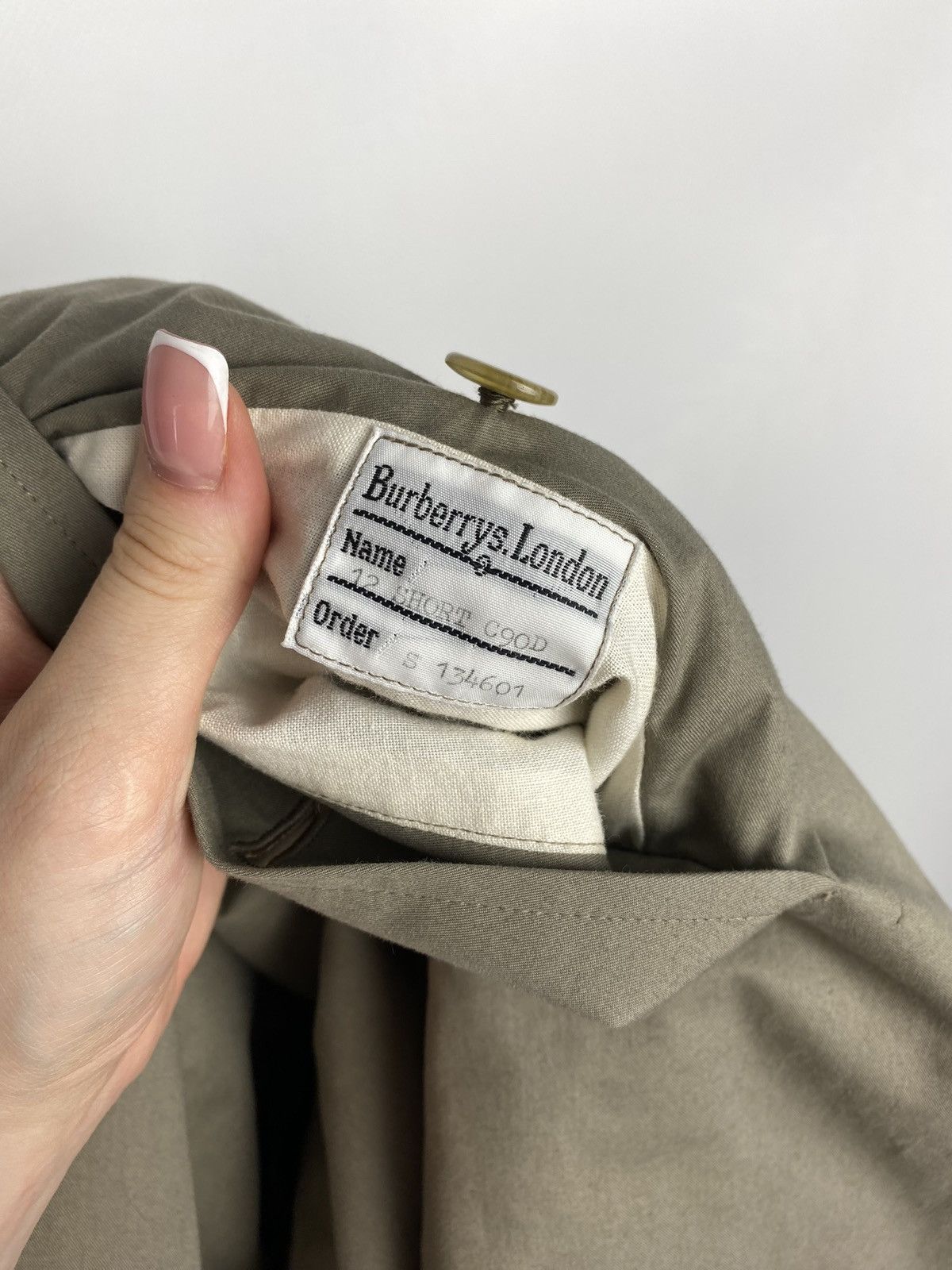 Burberry Burberrys vintage ladies single breasted belted trench coat Size M / US 6-8 / IT 42-44 - 25 Thumbnail