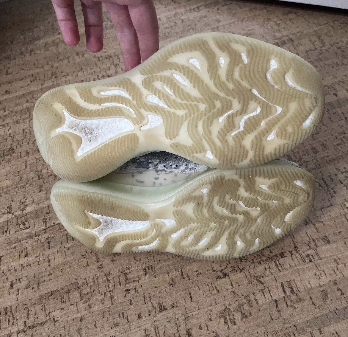 Adidas × Kanye West Yeezy Boost 380 “Alien” size 9 Size US 9 / EU 42 - 6 Thumbnail