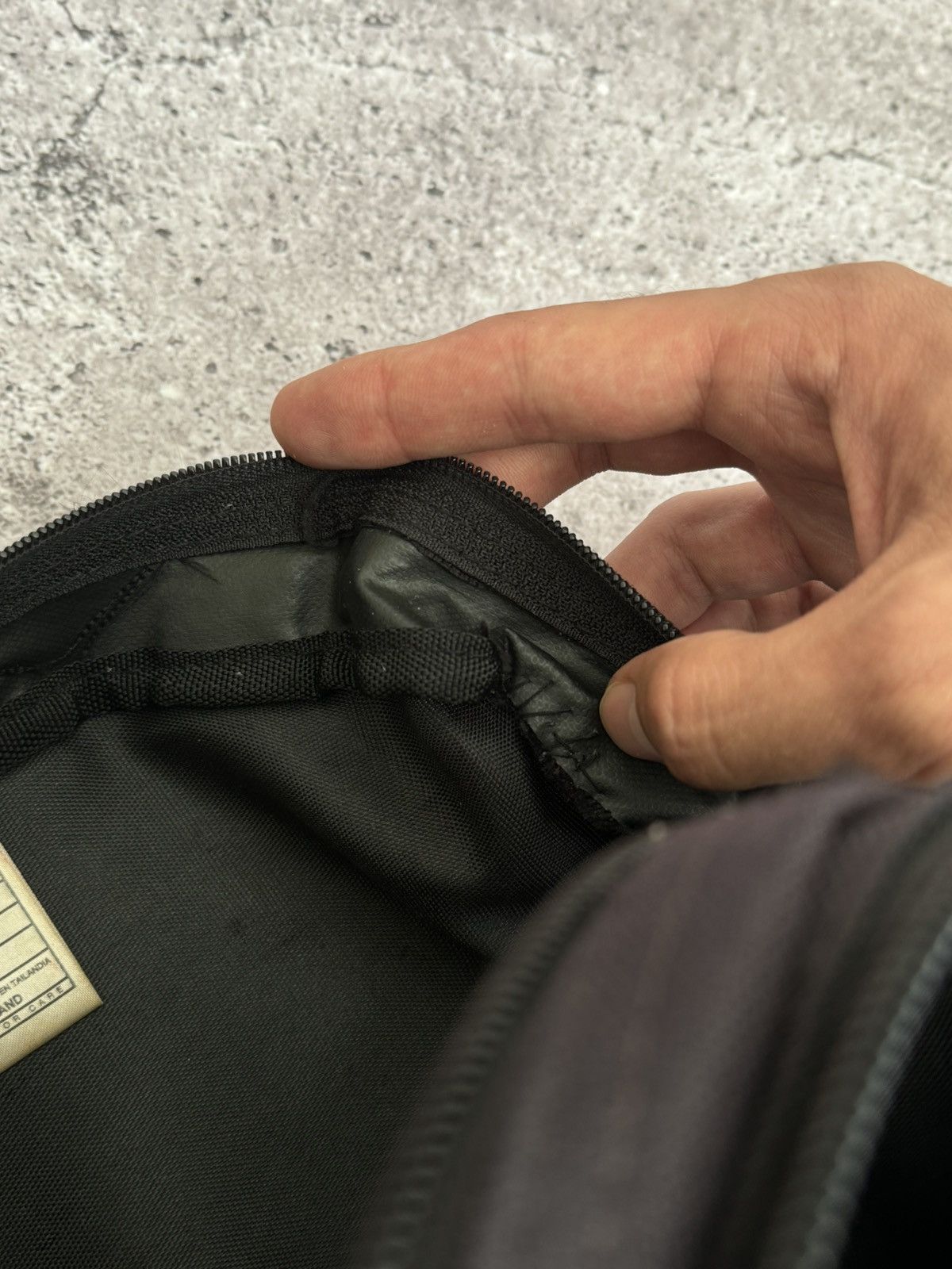 Nike × Vintage Vintage Nike distressed crossbody sling bag messenger Size ONE SIZE - 16 Thumbnail