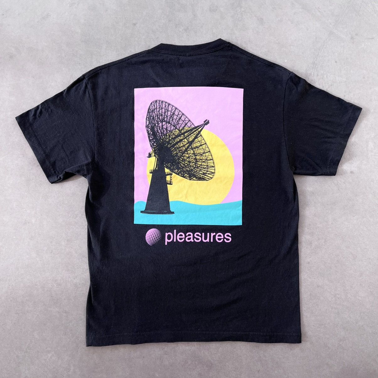 Pleasures 📡 blk: COMMUNICATION TEE + STICKERS Size US L / EU 52-54 / 3 - 1 Thumbnail