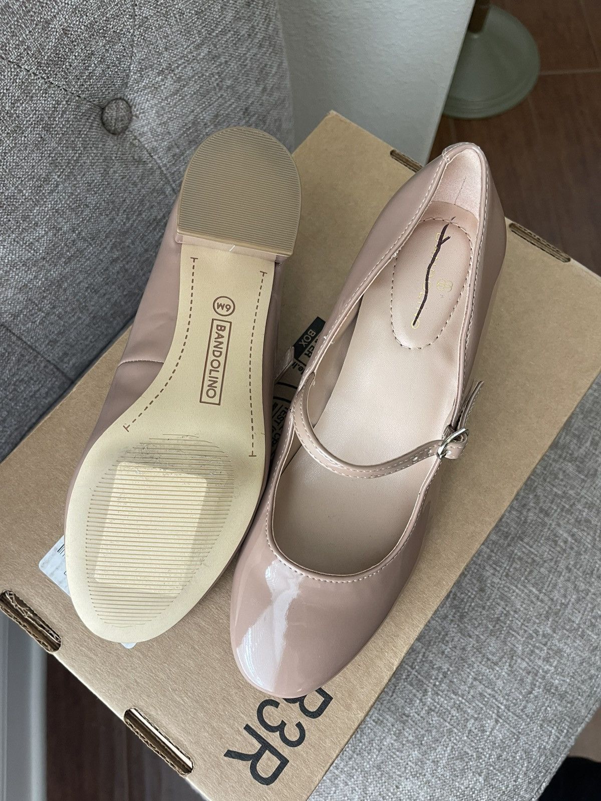 Designer Bandolino Cariann Pump No Scuffs Size 6 In Color Warm Buff. Size US 6 / IT 36 - 4 Thumbnail