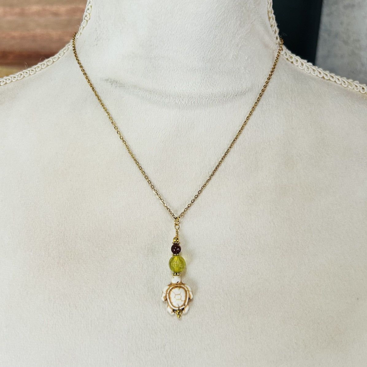 Handmade Handcrafted magnesite turtle beaded pendant necklace Size ONE SIZE - 2 Thumbnail