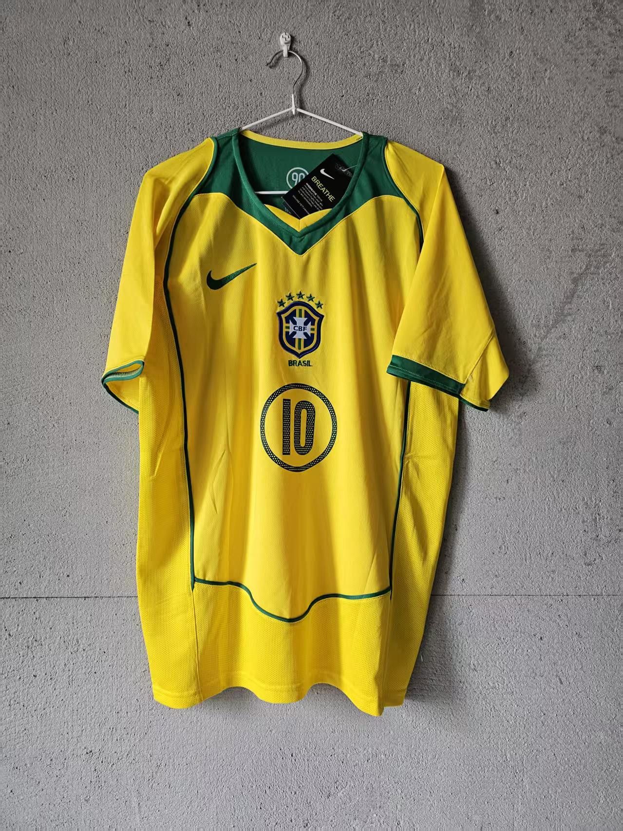 Nike 2004 Brazil #10 Ronaldinho Jersey Size US S / EU 44-46 / 1 - 2 Thumbnail