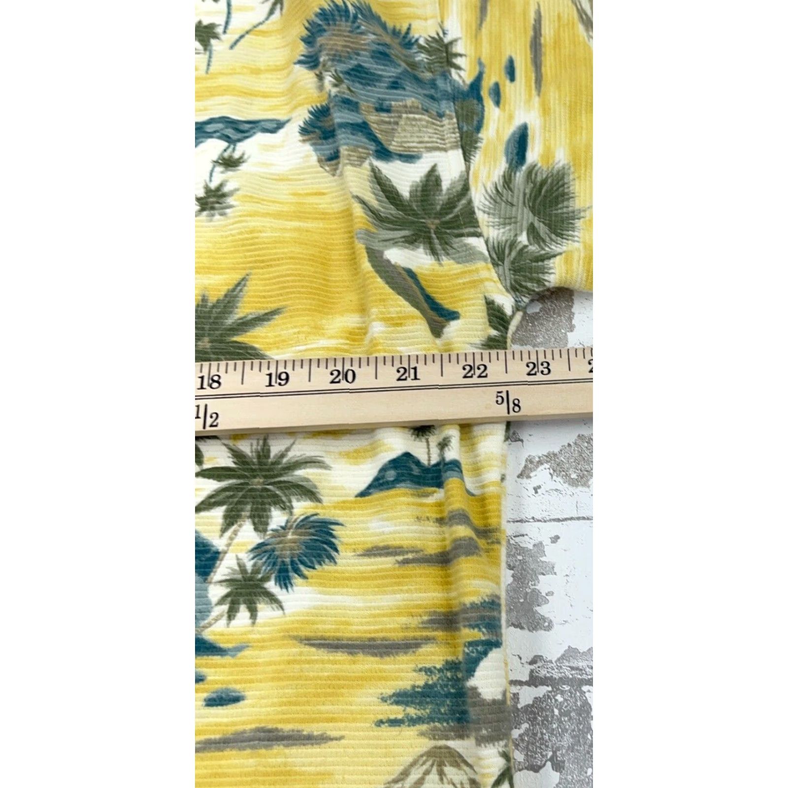 Tommy Bahama Tommy Bahama Polo Shirt Men Large Yellow Floral Hawaiian Beach Golf A7 Polo Size US L / EU 52-54 / 3 - 7 Thumbnail