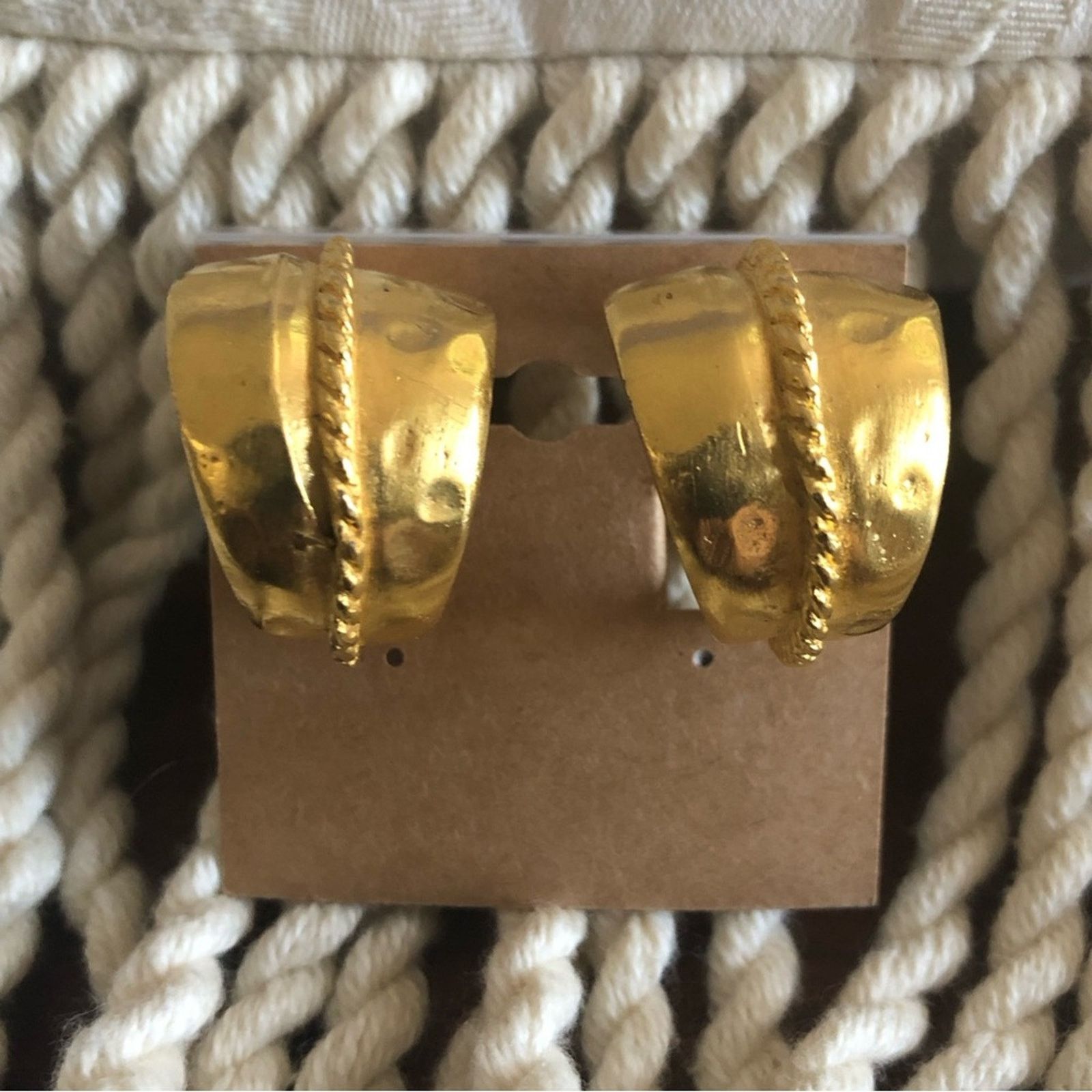 Kenneth Jay Lane Vintage 70s-80s Kenneth Jay Lane matte gold clip on earrings Size ONE SIZE - 1 Thumbnail